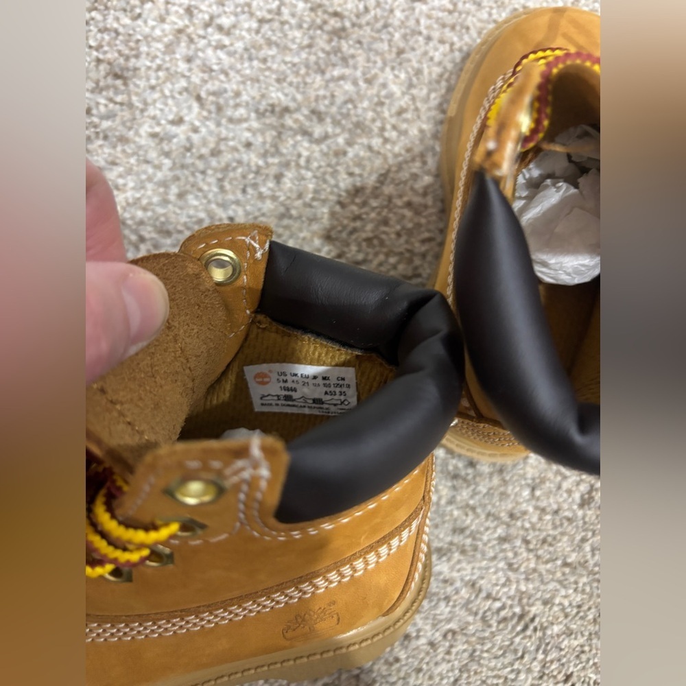 NIB TIMBERLAND CLASSIC 6 IN WATERPROOF BOOT WHEAT NUBUCK Toddler 5 - Picture 2 of 9